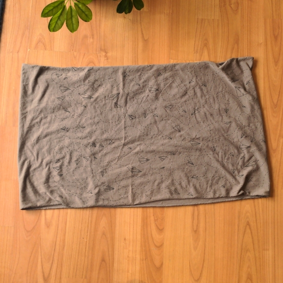 Paper airplane circle scarf - Picture 3 of 3